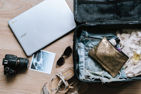 Comment organiser sa valise pour optimiser l'espace et éviter les plis ?
