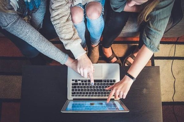 Comment comparer les offres et les services des différents hébergements ?