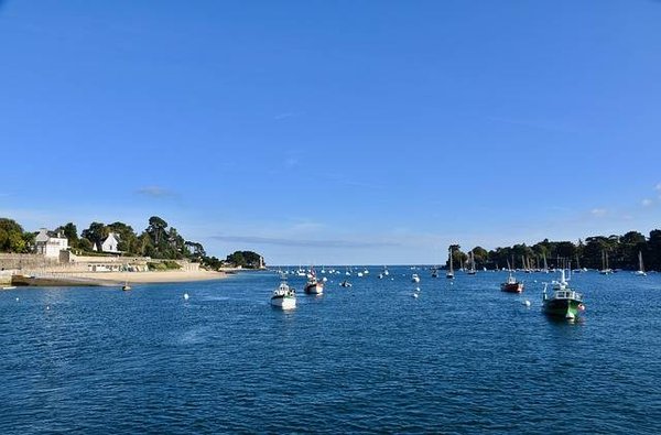 Où trouver des aires de camping à Bénodet?