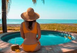 Une piscine chauffée pour se détendre en toutes saisons.