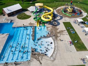 Une belle piscine sécurisée pour les enfants.
